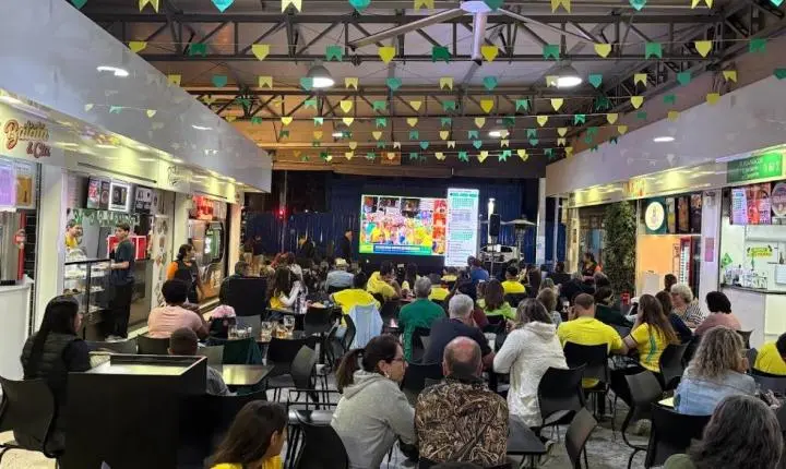 Calçadão Praia Shopping terá telão para assistir jogos da Copa do Mundo e encontro de troca de figurinhas