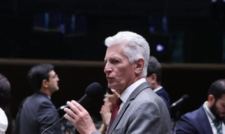 Câmara aprova criação de novas universidades federais em Minas e no Rio