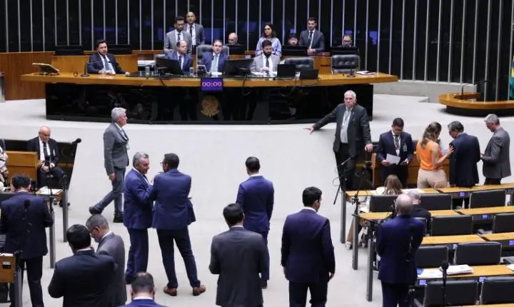 Câmara aprova medida provisória que amplia indenização de fronteira para servidores