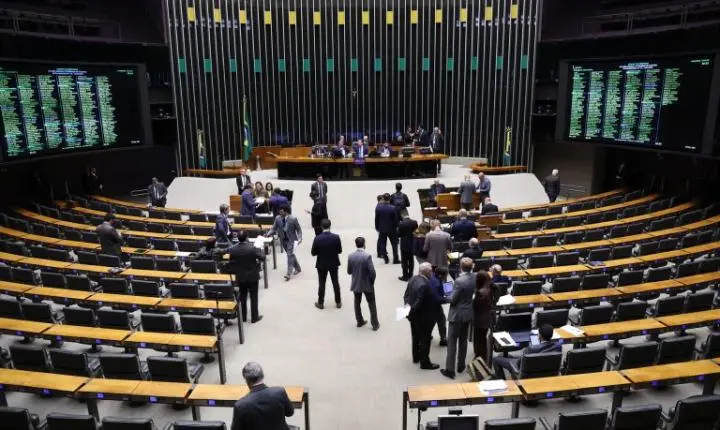 Câmara aprova projeto de lei que assegura atestado para responsável legal de criança doente