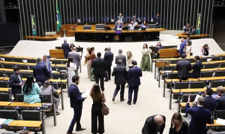 Câmara dos Deputados aprova projeto que proíbe cobrança de tarifa mínima para água e esgoto