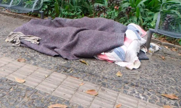Câmara de Juiz de Fora promulga lei que regula uso de espaços públicos e abordagem à população em situação de rua