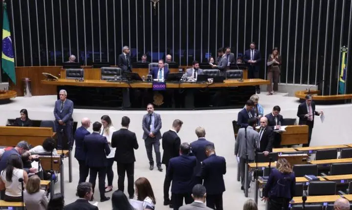 Câmara pode votar MP que isenta compras internacionais de até 50 dólares