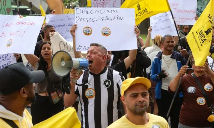 Camelôs protestam no Rio contra o Programa Tolerância Zero e o ordenamento urbano