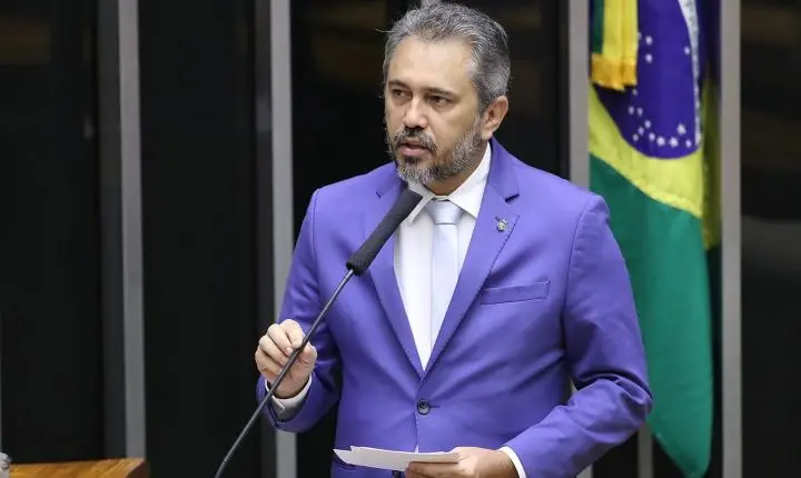 Elmano de Freitas é reeleito nas eleições no Ceará em primeiro turno