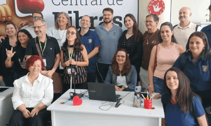 Central de Libras celebra um ano com mais de 450 atendimentos em Juiz de Fora