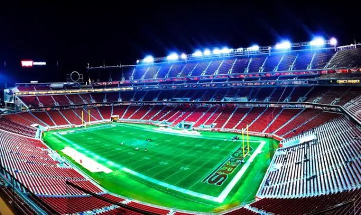 Chiefs vencem Broncos por 31 a 10 em retorno de Mahomes no Monday Night Football