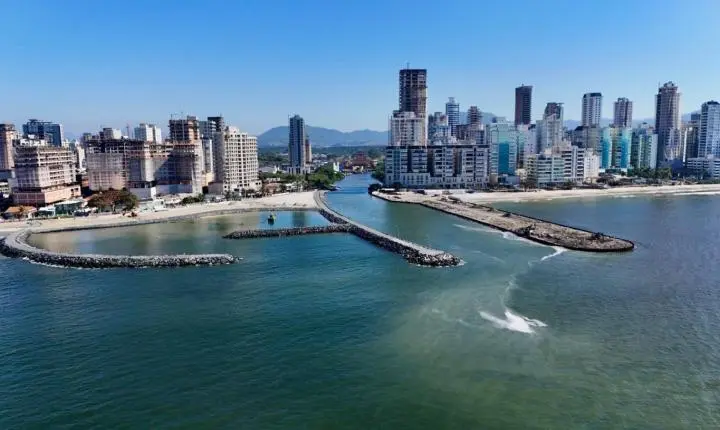 Cidade do litoral catarinense lidera venda de imóveis novos em ranking nacional