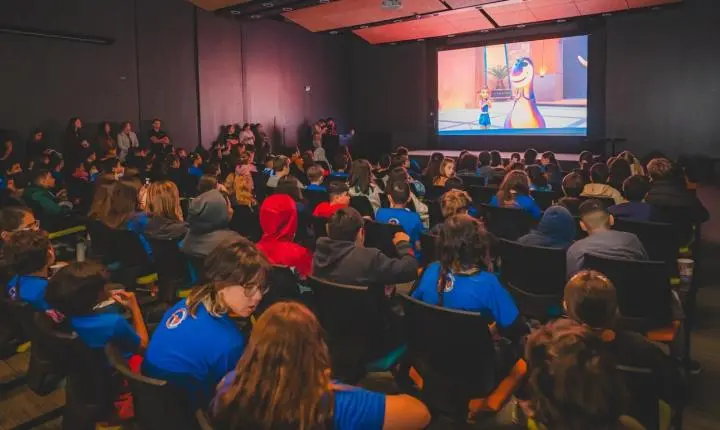 Cinema gratuito em Florianópolis transforma a história de SC em aventura para as crianças
