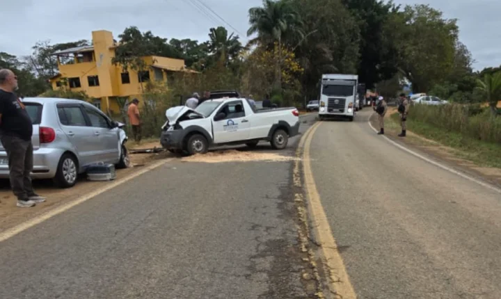 Colisão entre dois veículos deixa duas pessoas feridas na MG-353 em Goianá