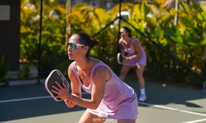 Com até 120 milhões de praticantes no mundo, pickleball passa a integrar as áreas de lazer de empreendimentos de alto padrão no Brasil