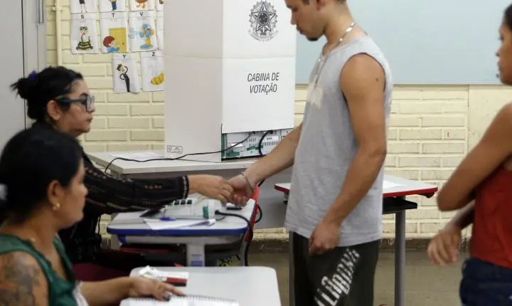 Eleitorado jovem encolhe 22% no Brasil em 16 anos, aponta estudo