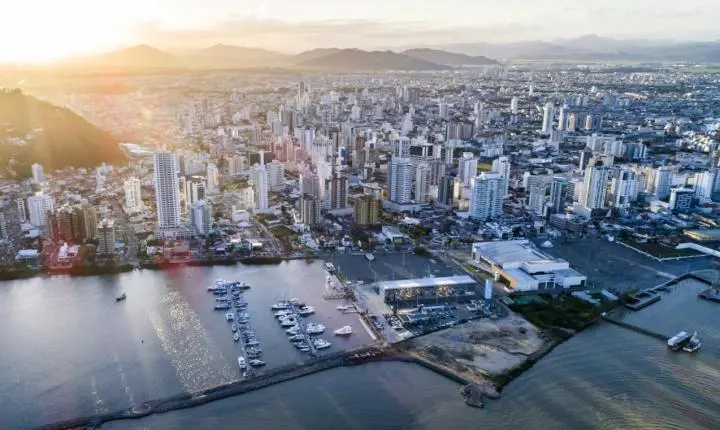 Com setor náutico em expansão, Itajaí amplia cadeia de serviços e atrai novas operações de venda de embarcações