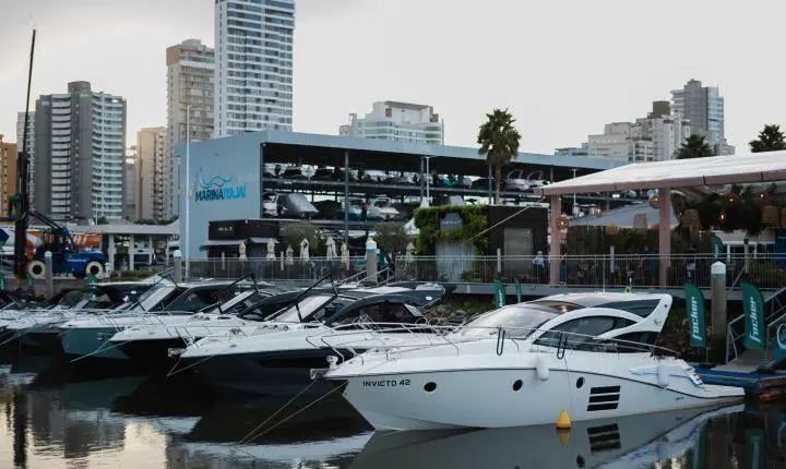 Com tour na fábrica e expedição inédita com mais de 30 lanchas, Fibrafort Factory agitou o fim de semana em Itajaí