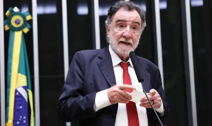 Comissão de educação aprova regras para colação de grau antecipada de estudantes de ensino superior