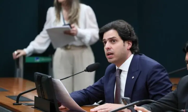 Câmara aprova inclusão de material escolar na LDB