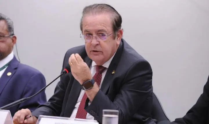 CCJ aprova proposta que prorroga contrato de estágio após a formatura