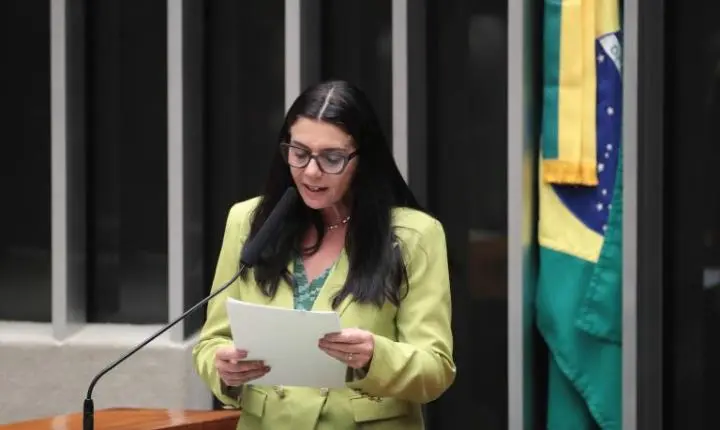 Comissão aprova projeto que prevê escolta policial e programas de proteção para mulheres que denunciam violação de medida protetiva