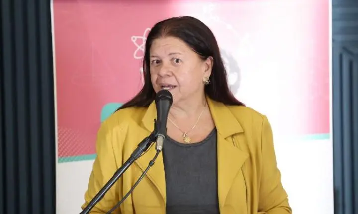 Comissão aprova obrigatoriedade de planos de saúde custearem despesas de acompanhante no parto