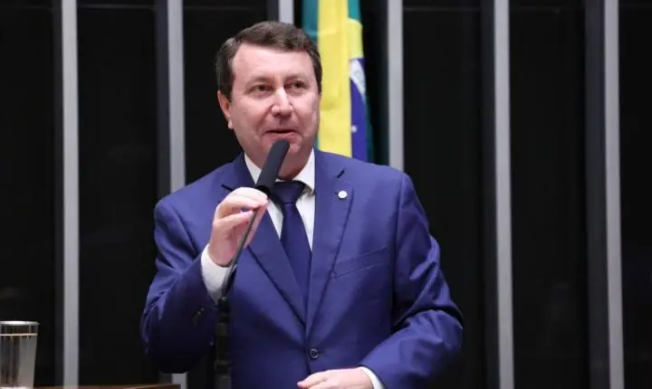 Comissão aprova projeto de lei para proteção do consumidor em serviços com inteligência artificial