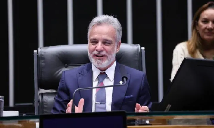 Comissão aprova regulamentação para o uso de óculos inteligentes no trânsito