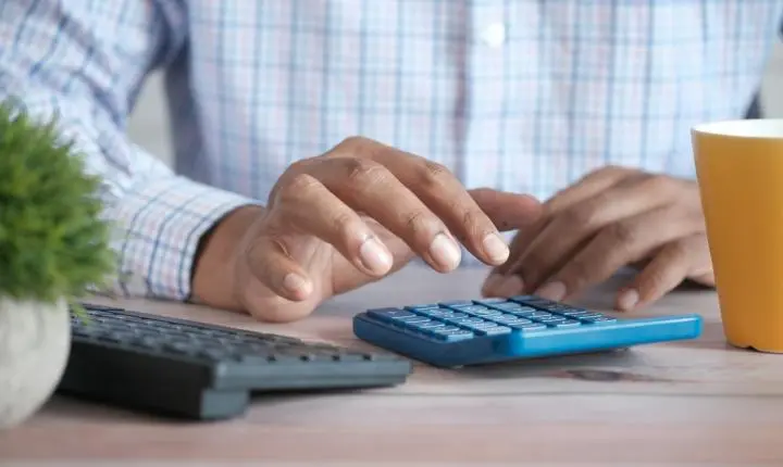 Como o pagamento online do licenciamento simplifica a regularização veicular?