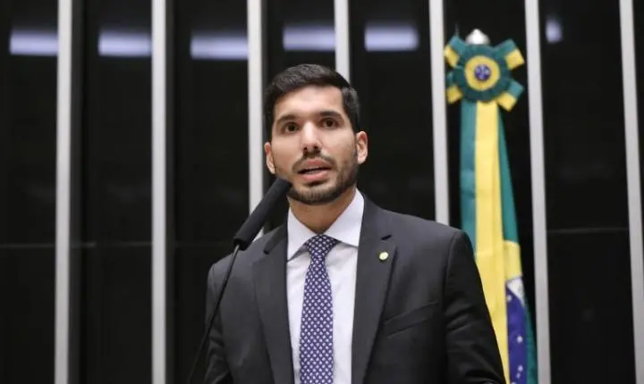 Conheça o deputado federal mais votado em cada estado nas eleições
