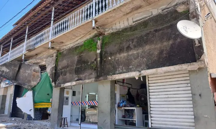 Corpo de Bombeiros localiza corpo de vítima de afogamento e atende desabamento de marquise em Juiz de Fora