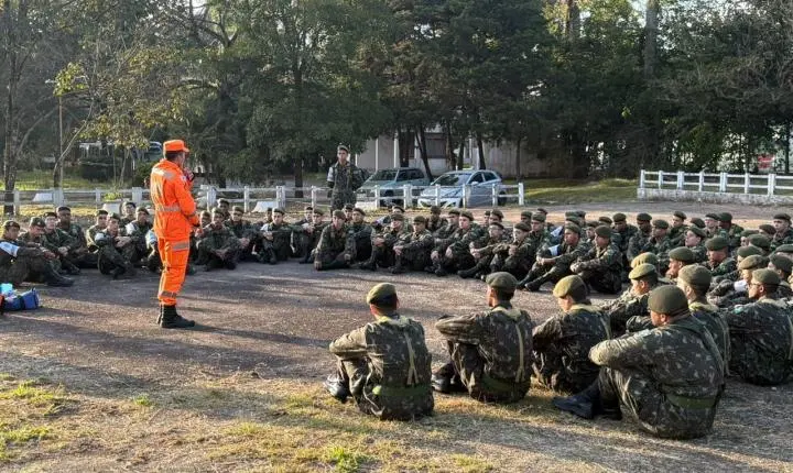 Corpo de Bombeiros realiza treinamento de primeiros socorros para militares do Tiro de Guerra