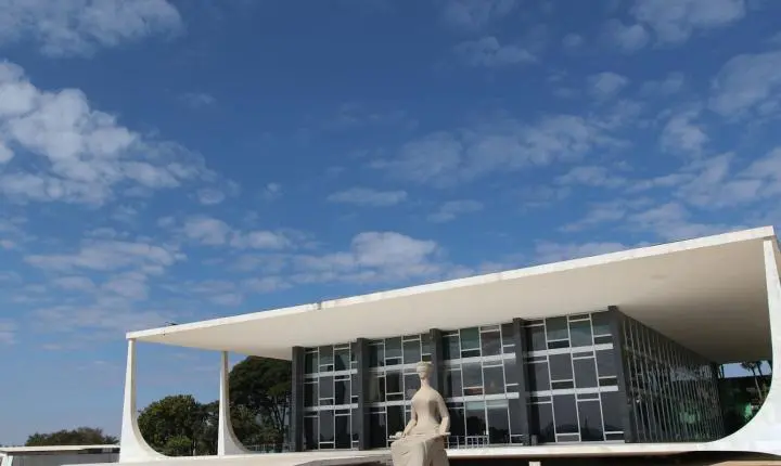 Defesa de Bolsonaro solicita ao Supremo Tribunal Federal a manutenção da prisão domiciliar