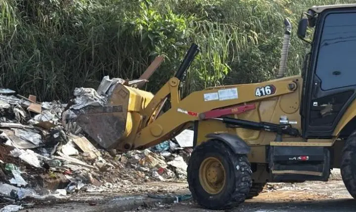 Demlurb remove mais de quatro caminhões de lixo em mutirão contra descarte irregular no Teixeiras