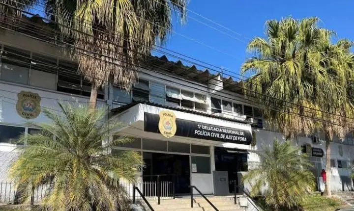 Denúncias apontam espera de até 48 horas e condições precárias para presos em delegacia de Juiz de Fora