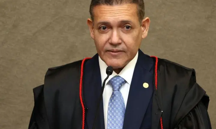 Nunes Marques assume presidência do TSE com foco no combate à inteligência artificial nas eleições