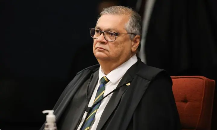 Flávio Dino inicia investigação sobre emendas parlamentares destinadas à produtora do filme de Bolsonaro