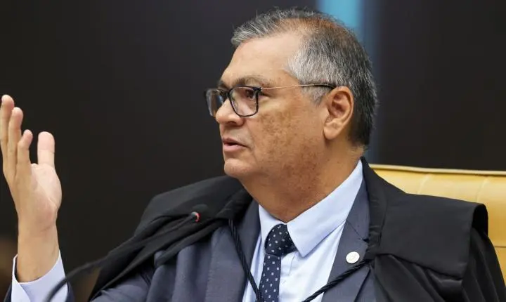 Flávio Dino determina fim do sigilo em investigações sobre filme Dark Horse