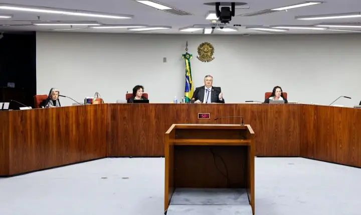 STF: Dino e Moraes defendem rever dispensa do diploma de jornalista