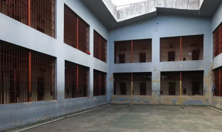 Duas mulheres são presas ao tentar entrar com celulares e drogas em presídio de Juiz de Fora