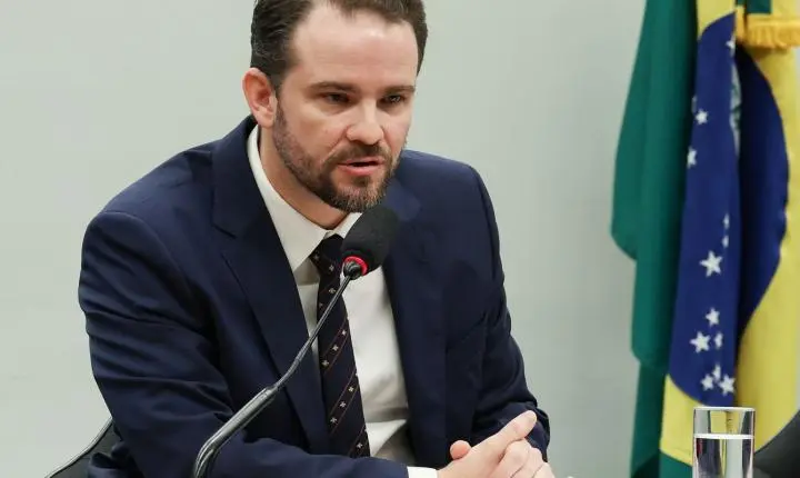 Dario Durigan critica PEC que concede autonomia financeira ao Banco Central, alertando para a criação de um 'novo Poder'