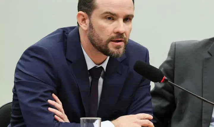 Durigan viaja à França para agenda do G7 com foco em inteligência artificial e minerais estratégicos