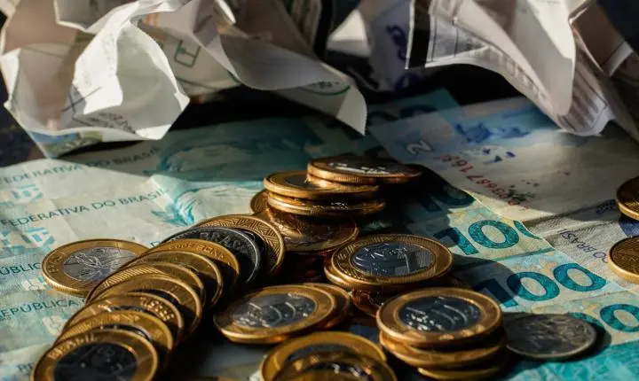 PIB brasileiro avança 0,7% em maio, impulsionado pelo consumo das famílias, revela FGV