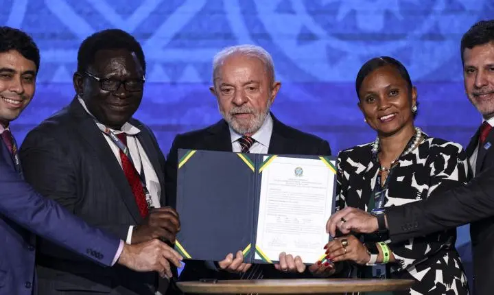 Educação e soberania: Lula defende pilar de consciência para o futuro Brasil-África