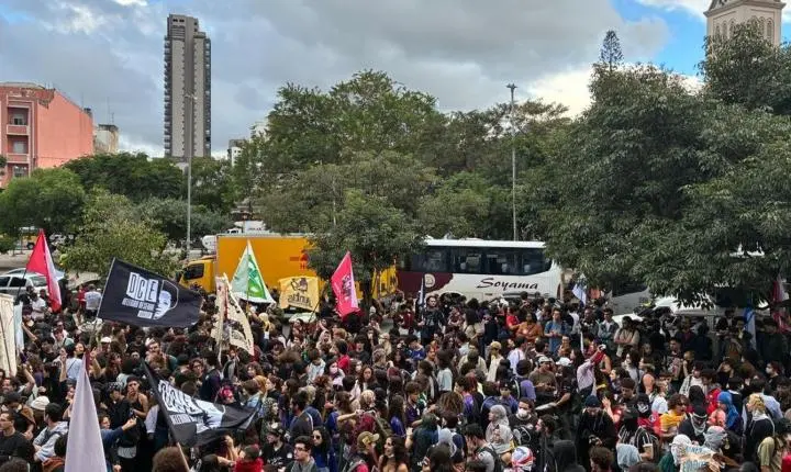 Estudantes de universidades paulistas protestam contra políticas educacionais e a precarização do ensino