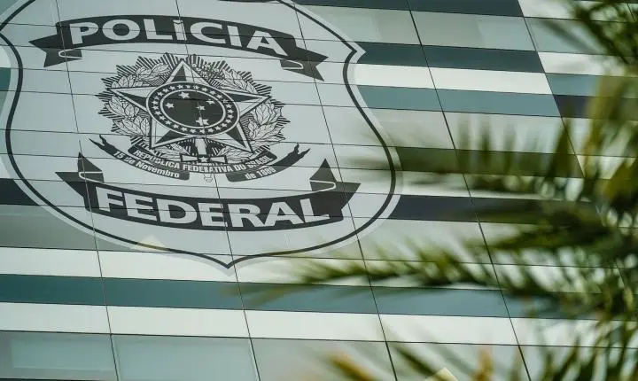 Flávio Bolsonaro nega à Polícia Federal ter cometido calúnia contra Lula