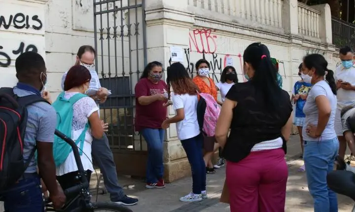 Escolas e o combate à violência contra meninas: o papel da educação na prevenção de agressões entre adolescentes