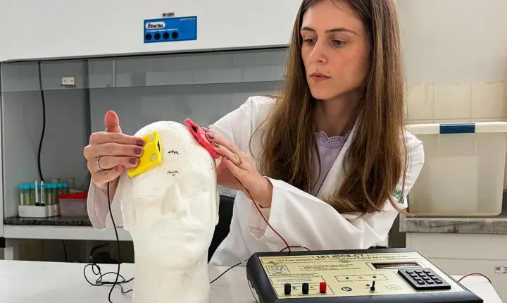 Estimulação cerebral aliada à educação nutricional reduz desejo por comida em mulheres com obesidade