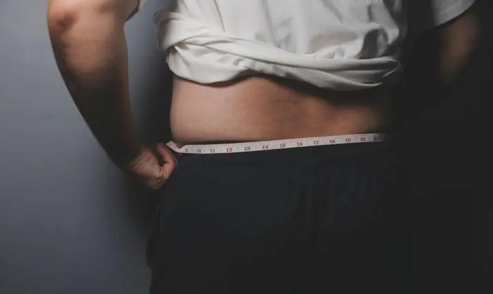 Estudo com mais de 5,5 mil pessoas indica que monitorar os níveis do hormônio e controlar o peso são medidas essenciais para evitar mortes prematuras
