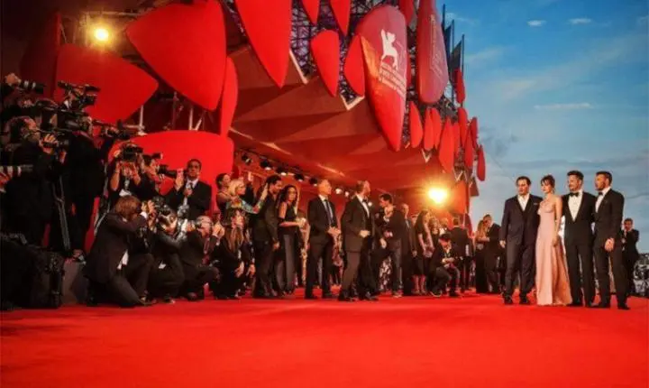 Festival de Veneza: Como usar o glamour do Red Carpet para acelerar o aprendizado de inglês