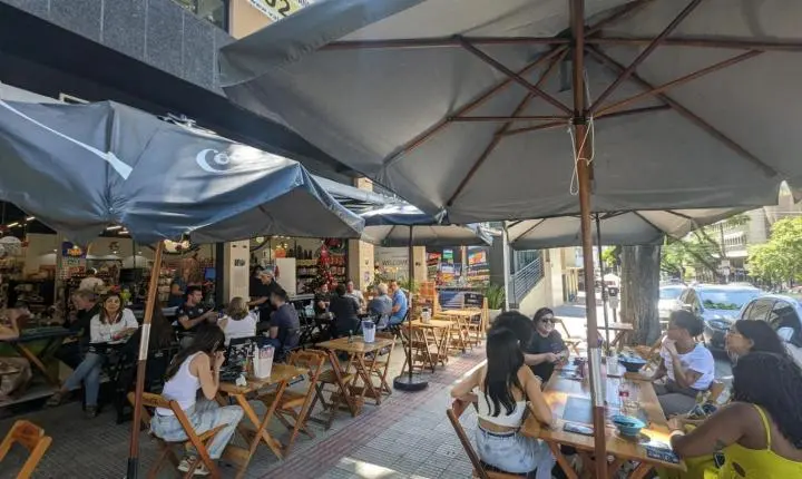 Fim da escala 6x1 pode elevar custos e pressionar preços em pequenos negócios 