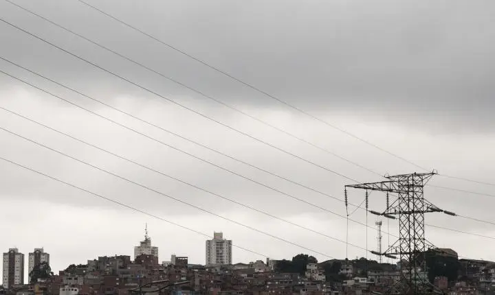 Temporal e chuva intensa devem dominar o fim de semana no Brasil, com ciclone previsto para o Sul
