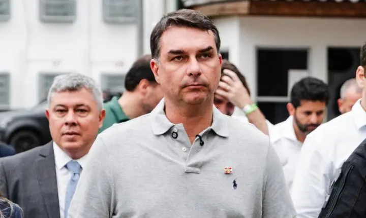 Flávio Bolsonaro cancela agenda em Juiz de Fora após mau tempo e segue para Belo Horizonte